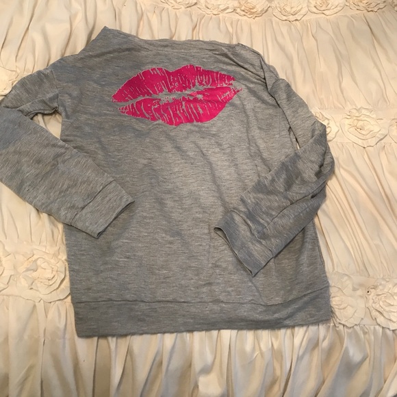Tops - Gray Sweatshirt with Hot Pink Lips - Sz Lg - NWOT